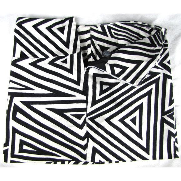 SALE! Abstract Black White Short Mini Skirt - Picture 3 of 3